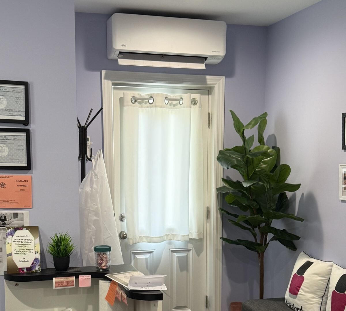 Private suite entrance, Casa De Dee Nails LLC Your appointment starts here!